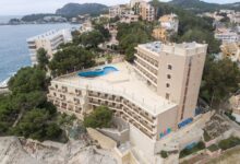 Hotels that offer shuttle service to the airport?